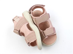 En Fant misty rose sandal med blink